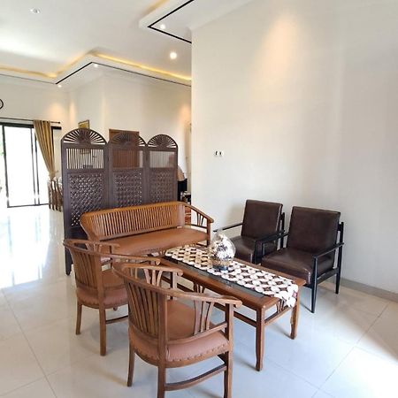 Family Homestay Near Malioboro Yogyakarta Esterno foto