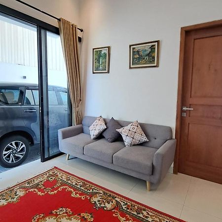Family Homestay Near Malioboro Yogyakarta Esterno foto